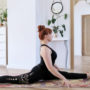 szpagat, rozciąganie w jodze, hanumanasana