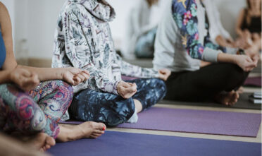 joga, guru, jak znaleźć dobrego nauczyciela jogi, skandale związane z jogą, psychoterapia, joga a psychoterapia